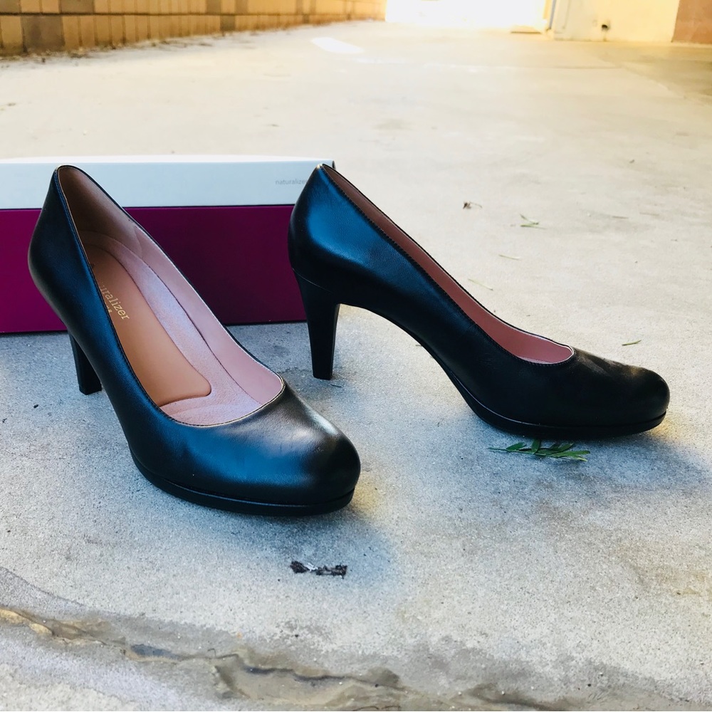 NWT Naturalizer Michelle' Almond Toe Pump (Women), Black Leather